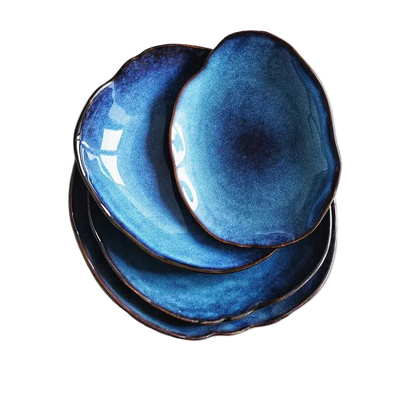 Assiette à salade en céramique émaillée bleue – Plat irrégulier pour service de table